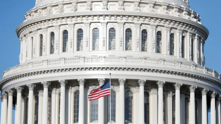 Shutdown: EUA podem dispensar 750 mil servidores por dia, diz CBO