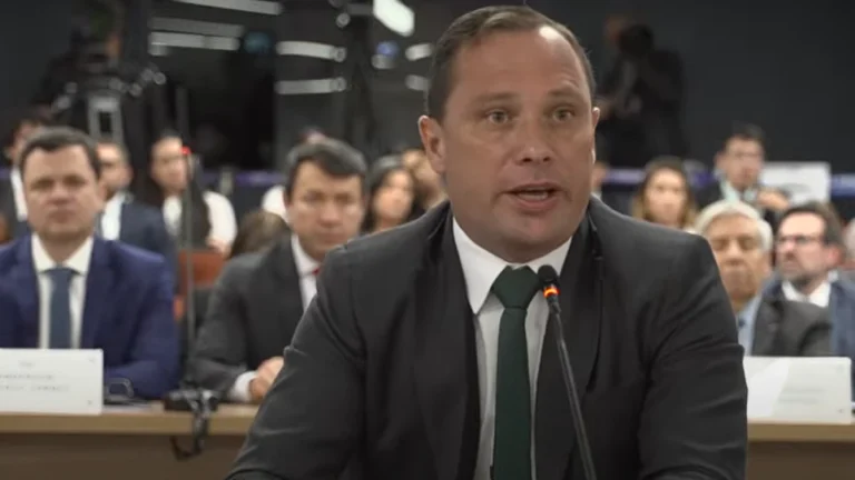 Especialista: julgamento de Bolsonaro avaliará validade da delação de Cid