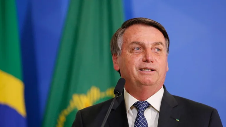 Indulto ao ex-presidente fortalece presidenciáveis com bolsonaristas