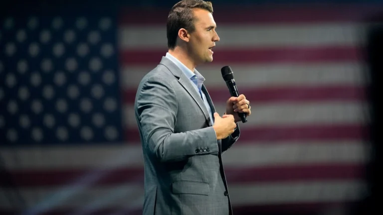 Funeral de Charlie Kirk reunirá até 100 mil neste domingo; veja detalhes