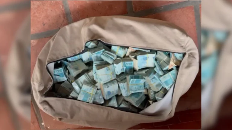 Polícia apreende R$ 3 milhões em mala de família que extorquia médico na BA