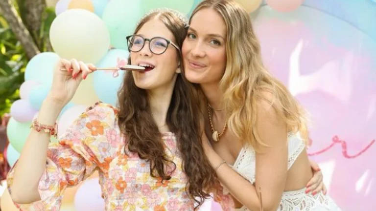 Morre aos 16 anos Anne Marie, filha da modelo Schynaider Moura