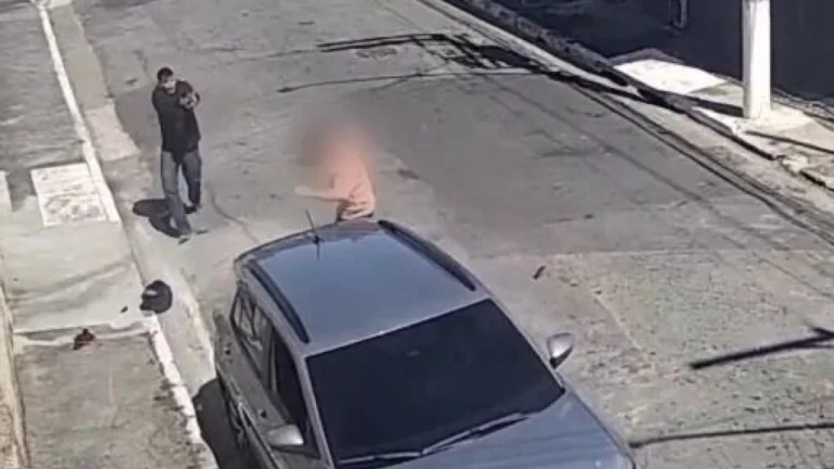 Vídeo: homem atropela assaltante em SP, mas leva dois tiros em seguida