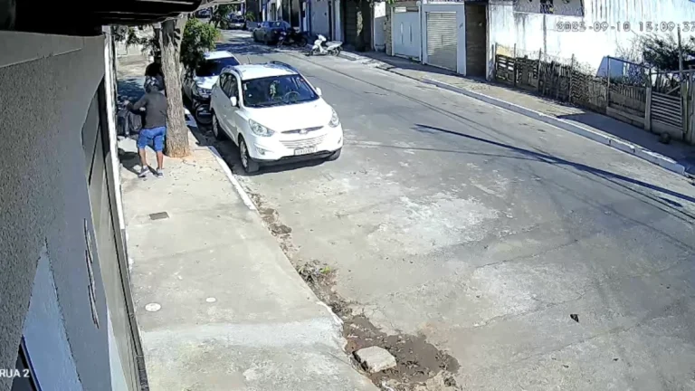 Câmeras flagraram falsos entregadores que mataram mulher em MG; veja