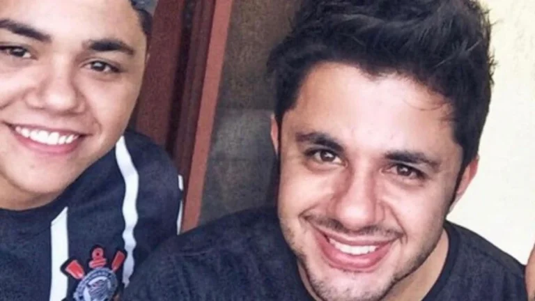 Irmão de Cristiano Araújo posa com cantor em foto de IA: “Meu menino”