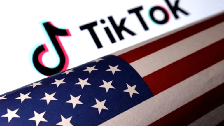 China mantém posição sobre o futuro do TikTok nos EUA após ligação de Trump