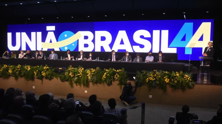 Em crise com governo, União Brasil defende isenção do IR só em 2027