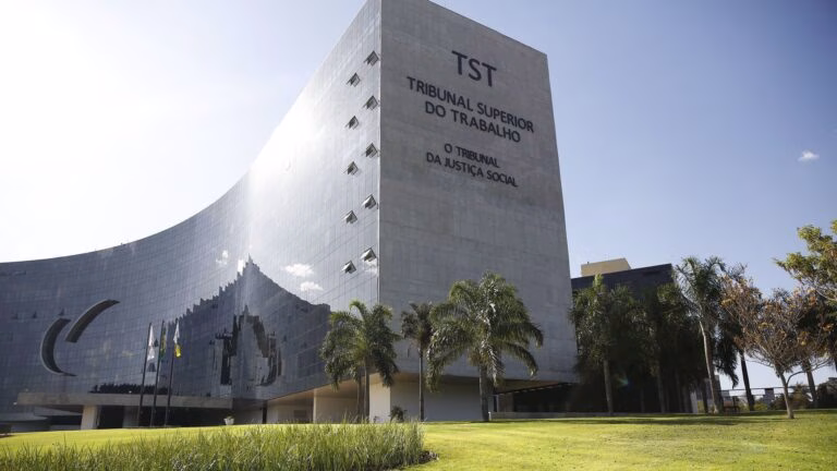 Após pressão, TST cancela locação de sala VIP para ministros em aeroporto