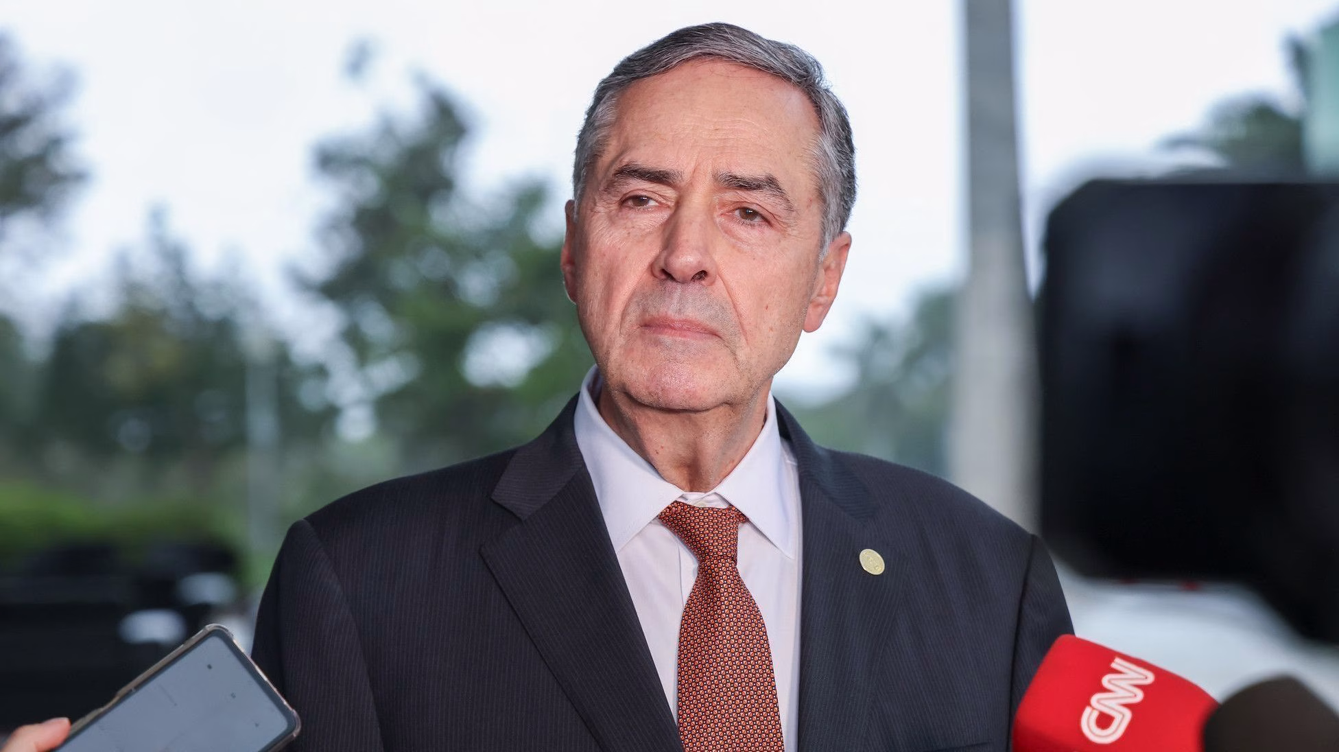 Barroso vota para descriminalizar aborto em último dia como ministro