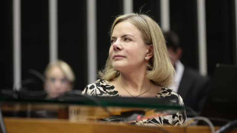 Gleisi diz que Caiado tem mentalidade pequena ao querer ir contra o governo