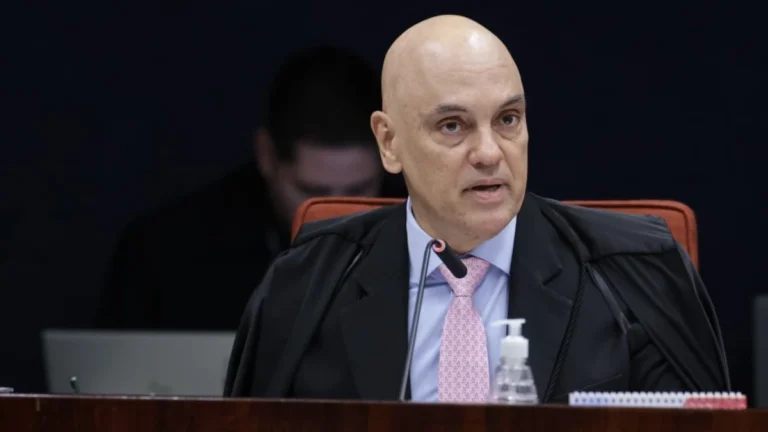 Moraes manda verificar violações de tornozeleiras de Brazão e Silveira
