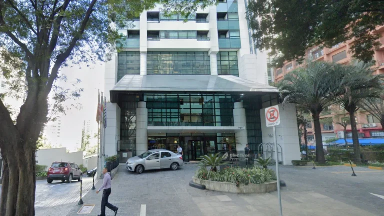 Após estupro em hotel, americana ficou quase um mês em clínica psiquiátrica