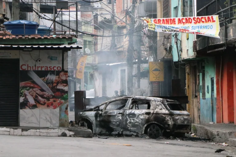Vias são liberadas após dia de caos no Rio; cidade segue em Estágio 2