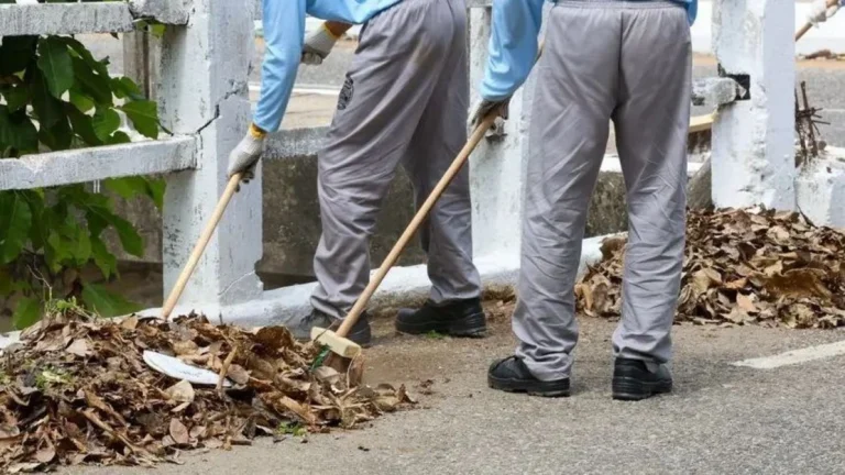 Detentos participam de mutirão de limpeza em Belém para a COP30