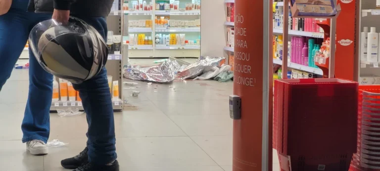 Taxista é baleado na cabeça em assalto a farmácia na Zona Sul de SP