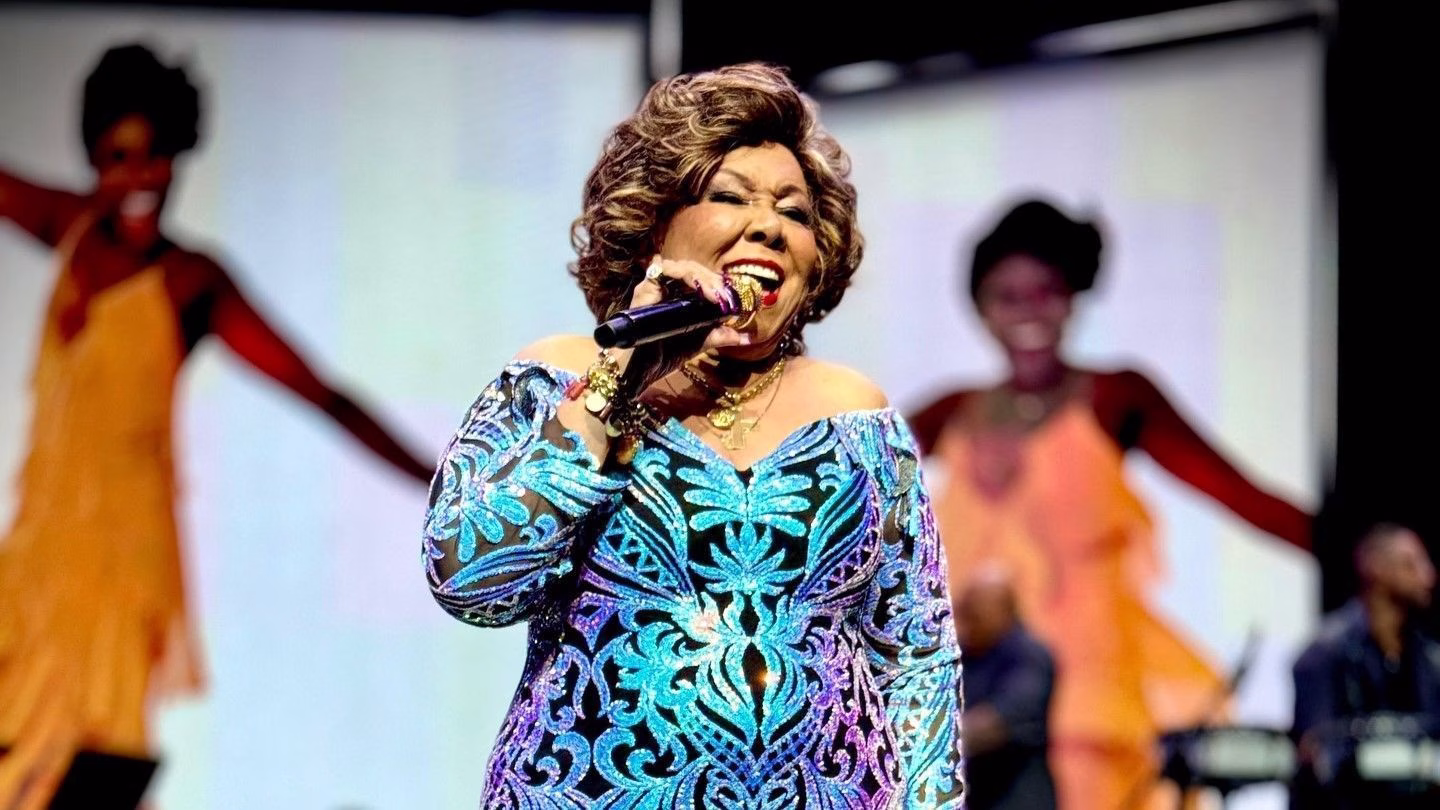 Alcione critica final de “Vale Tudo” durante show em São Paulo
