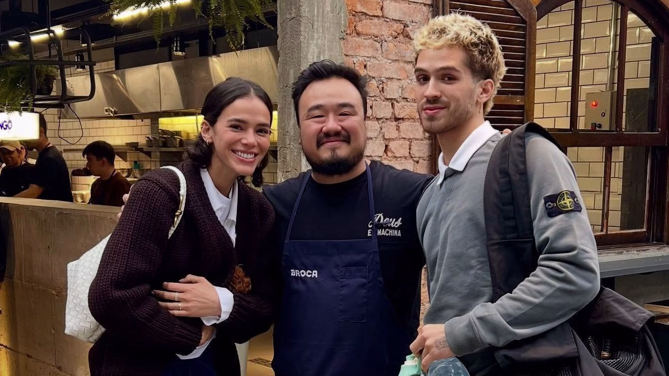 Bruna Marquezine e João Guilherme são clicados juntos em restaurante; veja