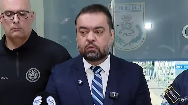 Castro: Desafio alguém a portar um fuzil em Paris e ficar vivo mais de 20s