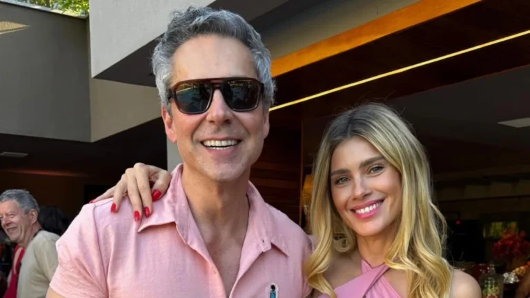 Alexandre Nero adere look monocromático em festa de “Vale Tudo”