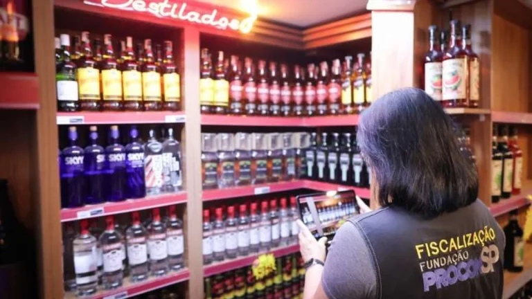 Intoxicação por metanol: 1,2 mil garrafas são apreendidas com rótulos trocados em Diadema (SP)