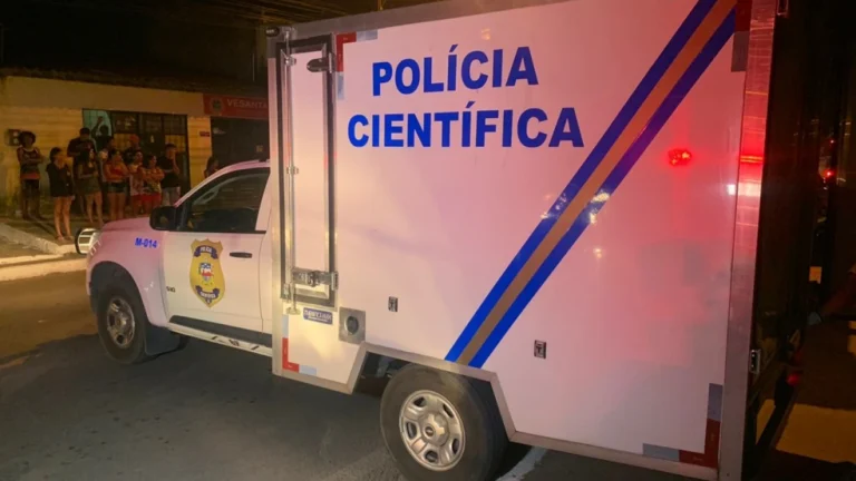 Irmãos são mortos a tiros dentro de casa; homem foi trancado no banheiro
