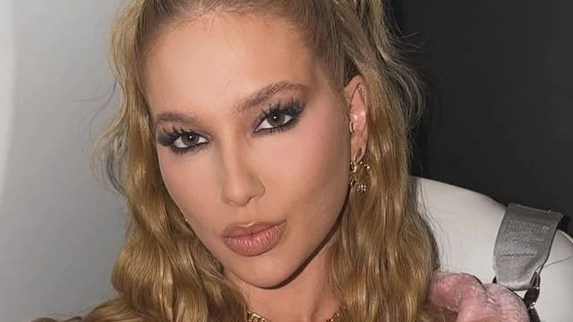 Em meio a polêmica, Virginia comparece em ensaio da Grande Rio