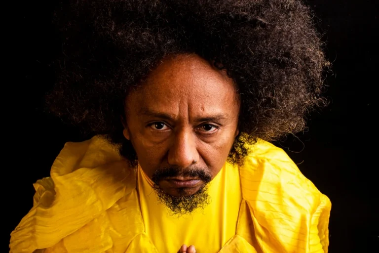 Ancestralidade e legado: Chico César reflete sobre os 30 anos de carreira