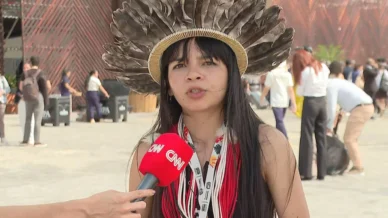 Txai Suruí marca a representatividade indígena na COP30 em Belém