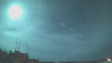 Imagens registram passagem de meteoro no céu de Minas Gerais; veja vídeo
