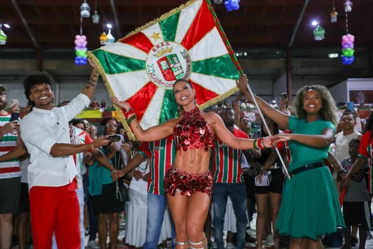 Virginia diz que vai ter acompanhamento estético no Carnaval