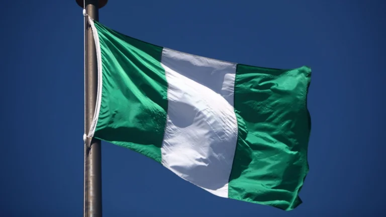 Homens armados sequestram mais de 50 alunos de escola católica na Nigéria