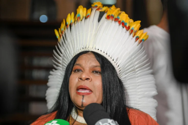 Na COP30, Guajajara anuncia a demarcação de 10 terras indígenas