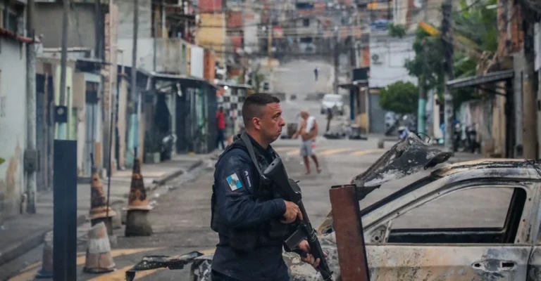 Justiça autoriza transferência de presos do RJ para penitenciária federal