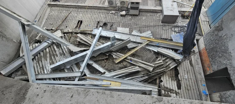 Homem morre e quatro ficam feridos em obra de hospital em Blumenau (SC)