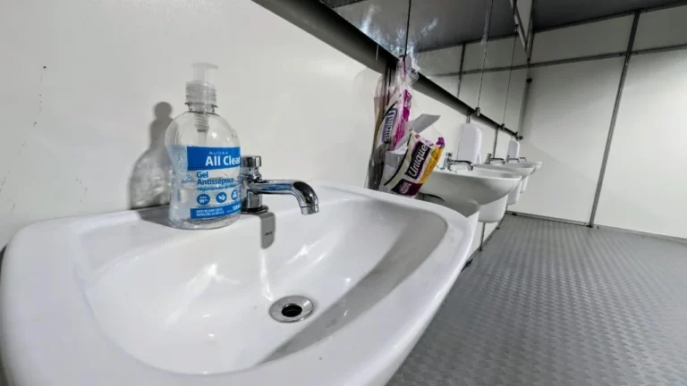 Água acaba pelo 2º dia em banheiros da COP; evento sugere outros sanitários
