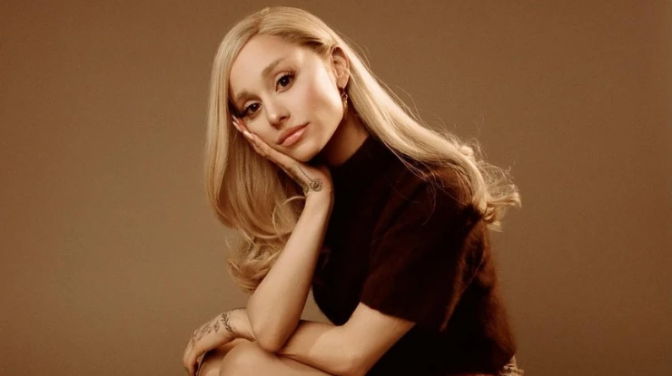 Ariana Grande tranquiliza fãs e diz que não vai abandonar a música