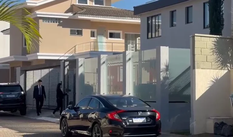 Saiba quem estava na casa no momento da prisão de Bolsonaro