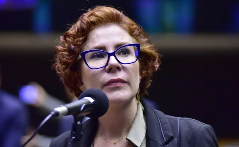 Governo Lula aguarda cumprimento de decisão do STF contra Zambelli