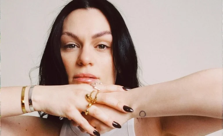 Jessie J desabafa sobre câncer de mama: “Chutei a morte para longe”