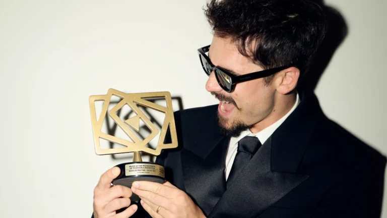 Nicolas Prattes é o 1º brasileiro a vencer prêmio internacional por novela