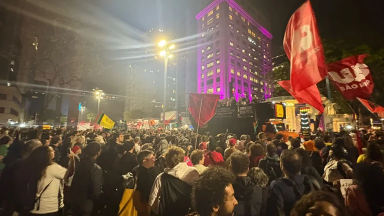 Manifestantes se reúnem em frente ao Masp após megaoperação no Rio