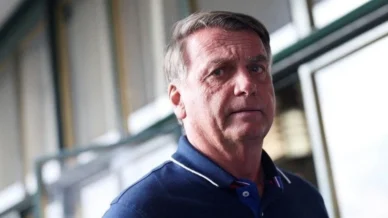 Mesmo preso, Bolsonaro acumula salários, mantém equipe e carros oficiais