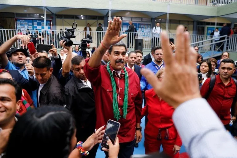 Venezuelanos vivem com incerteza e ceticismo em meio a tensões com EUA