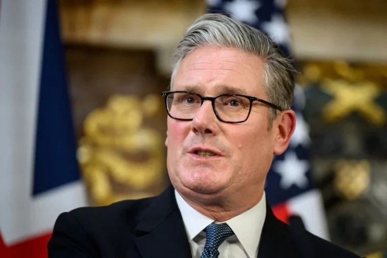 Starmer diz que BBC precisa pôr “casa em ordem” após ameaça de Trump