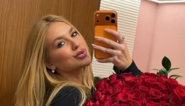 Virginia recebe buquê de rosas surpresa de Vini Jr.; veja