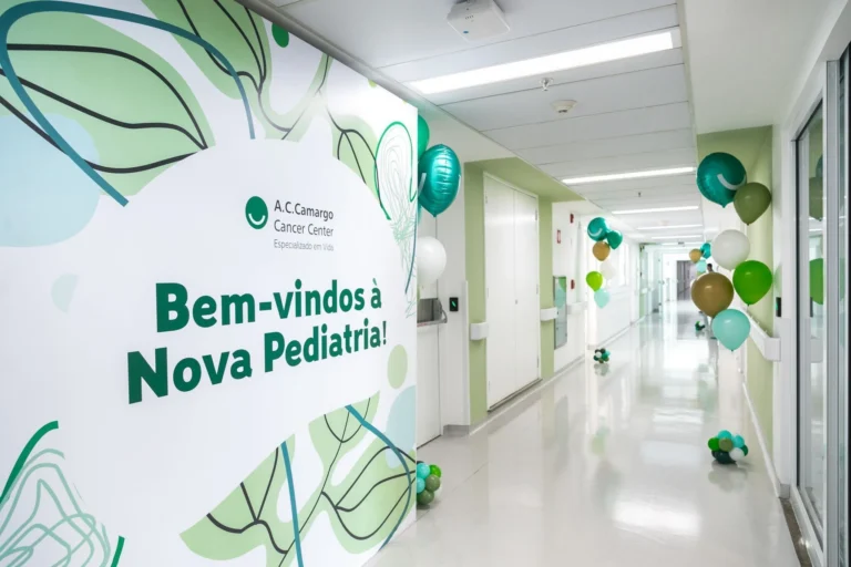 Cães resgatados viram terapeutas para crianças em tratamento de câncer