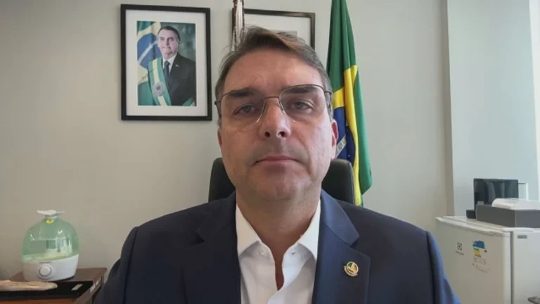 Flávio diz que seu plano econômico é retomar gestão Bolsonaro