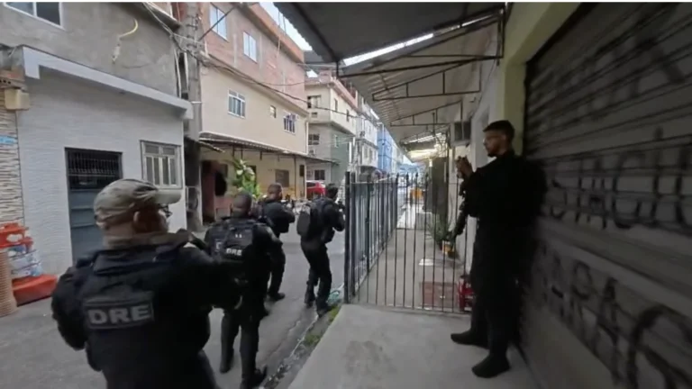 Operação da polícia mira delivery de drogas do Comando Vermelho no RJ
