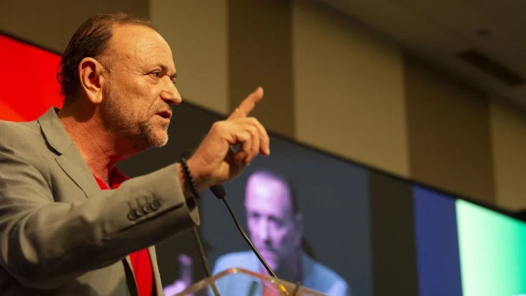 Presidente do PT rebate Economist: “Falta argumento, sobra preconceito”