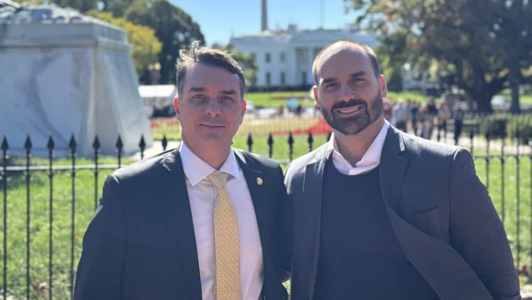 Flávio e Eduardo Bolsonaro participarão de evento com Netanyahu